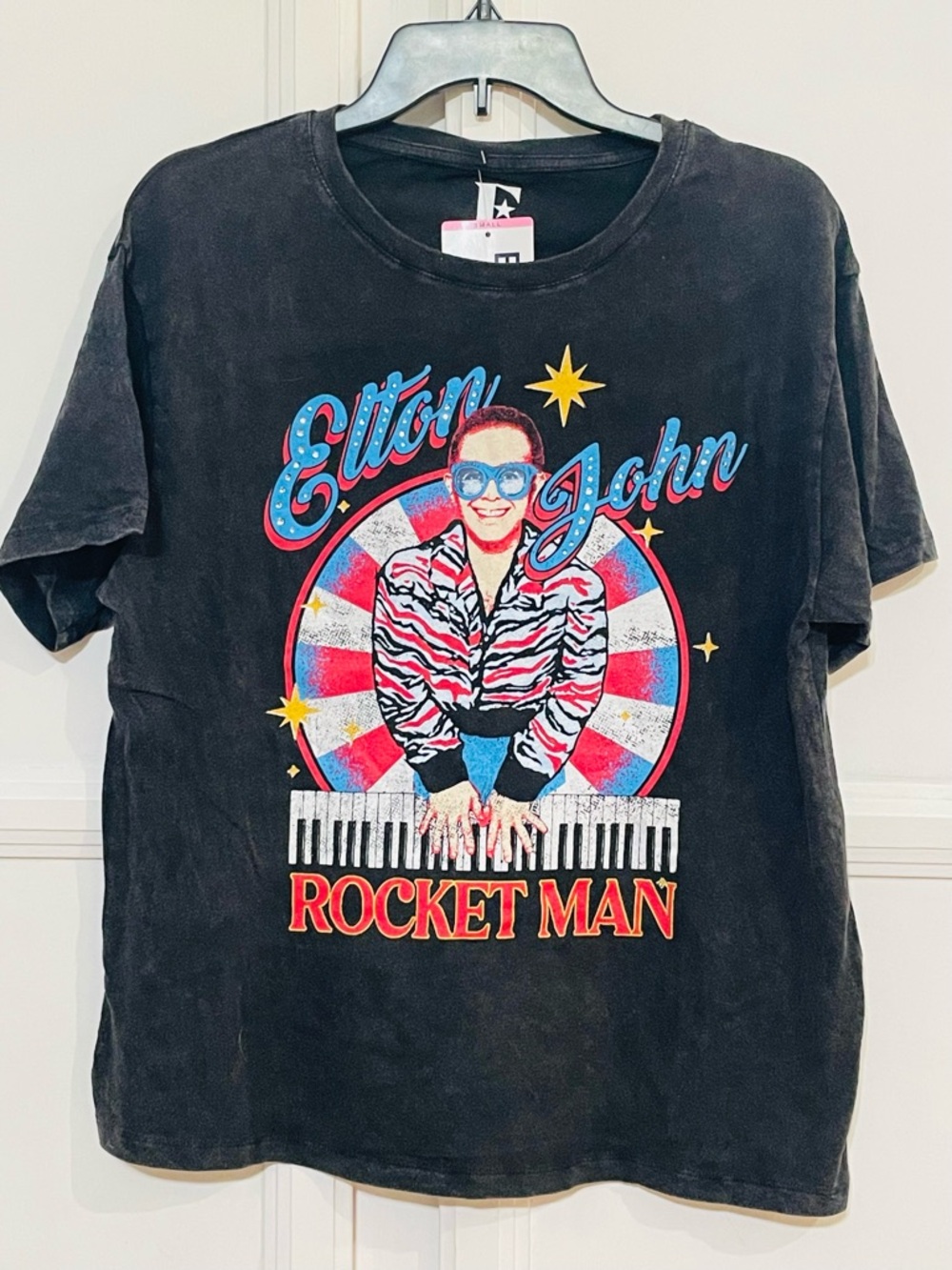 NWT Elton John Rocket Man Graphic Band Tee Shirt Size‎ Small